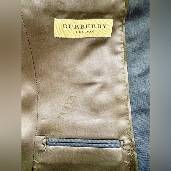 Burberry Milbury Navy Full Suit- 2 Piece. EU: 50R. Good Condition. - Picture 6 of 14